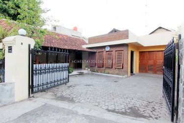 homestay-di-jogja-perhari-ndalem-warungboto