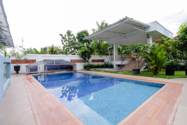 villa-di-jogja-murah-dengan-kolam-renang-pribadi-whouse-elm-pool