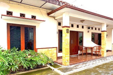 penginapan-murah-jogja-whouse-freesia-3